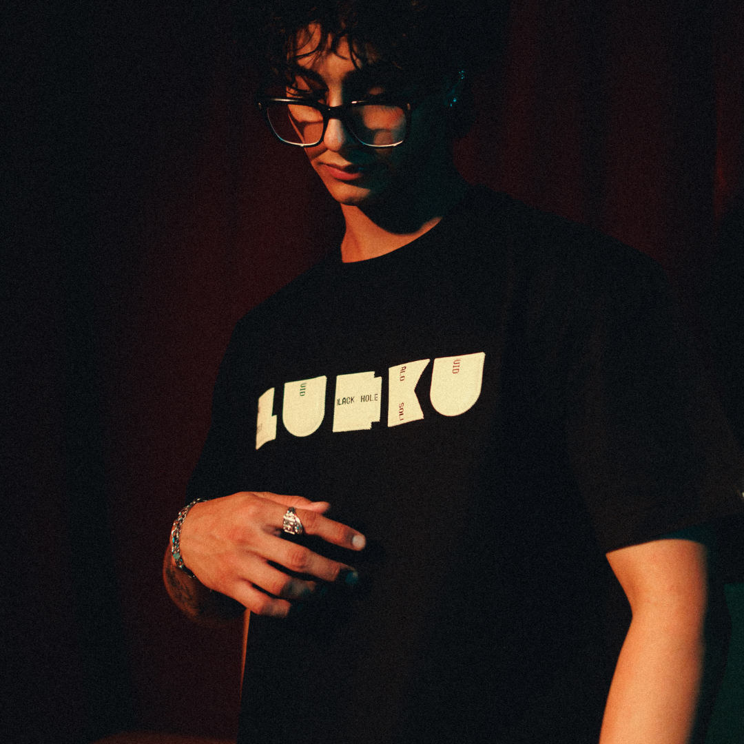 WINGED ESCAPE TEE-BLACK